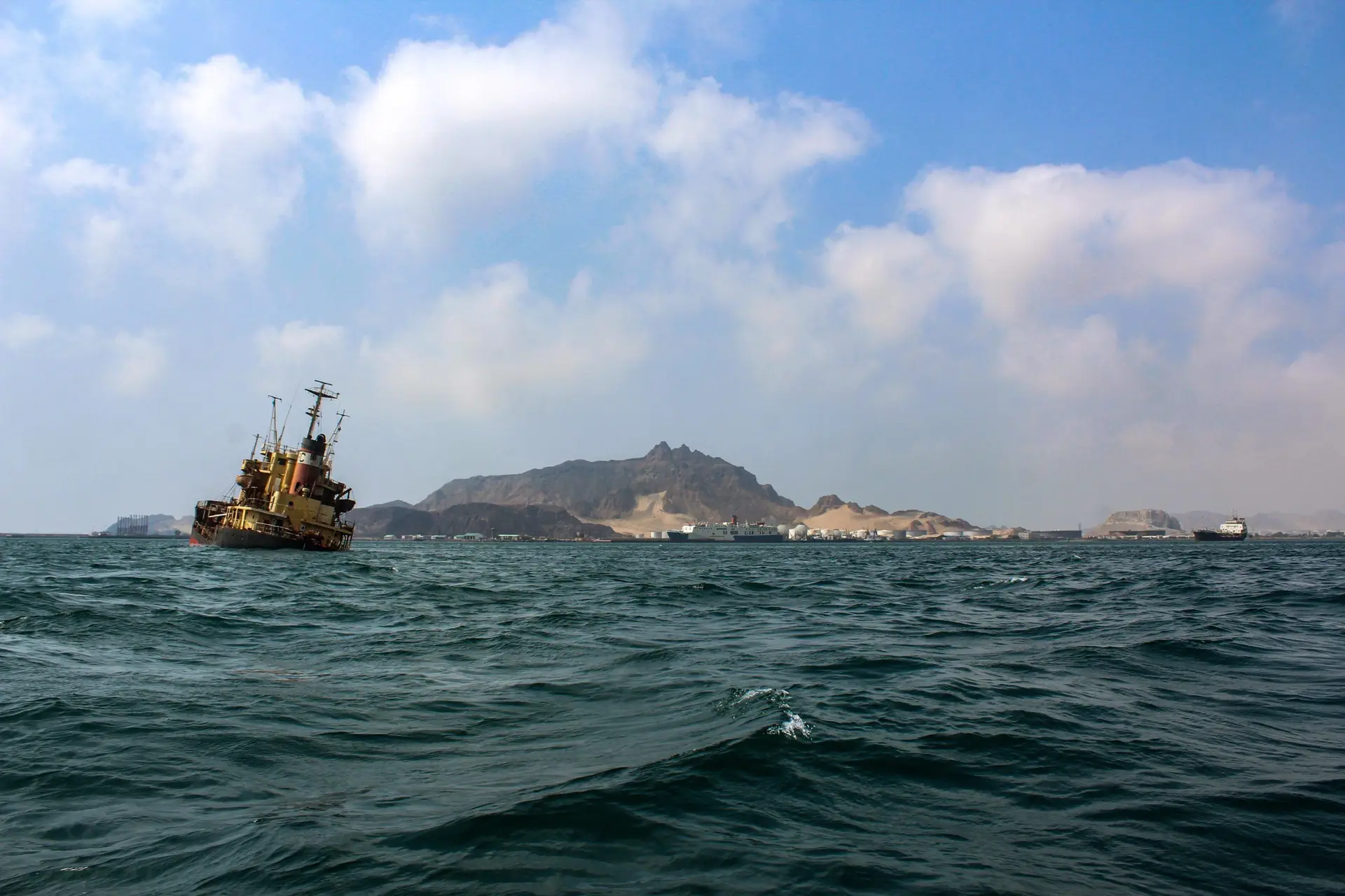 ONU exige libertação imediata de navio dos EAU apreendido por rebeldes no Iémen