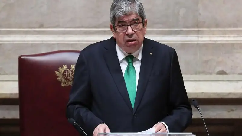 Ferro Rodrigues acusa André Ventura de calúnia e cobardia e admite processá-lo