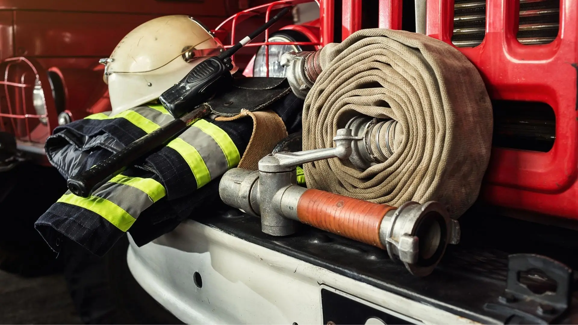 Incêndio na Baixa do Porto combatido por 13 bombeiros