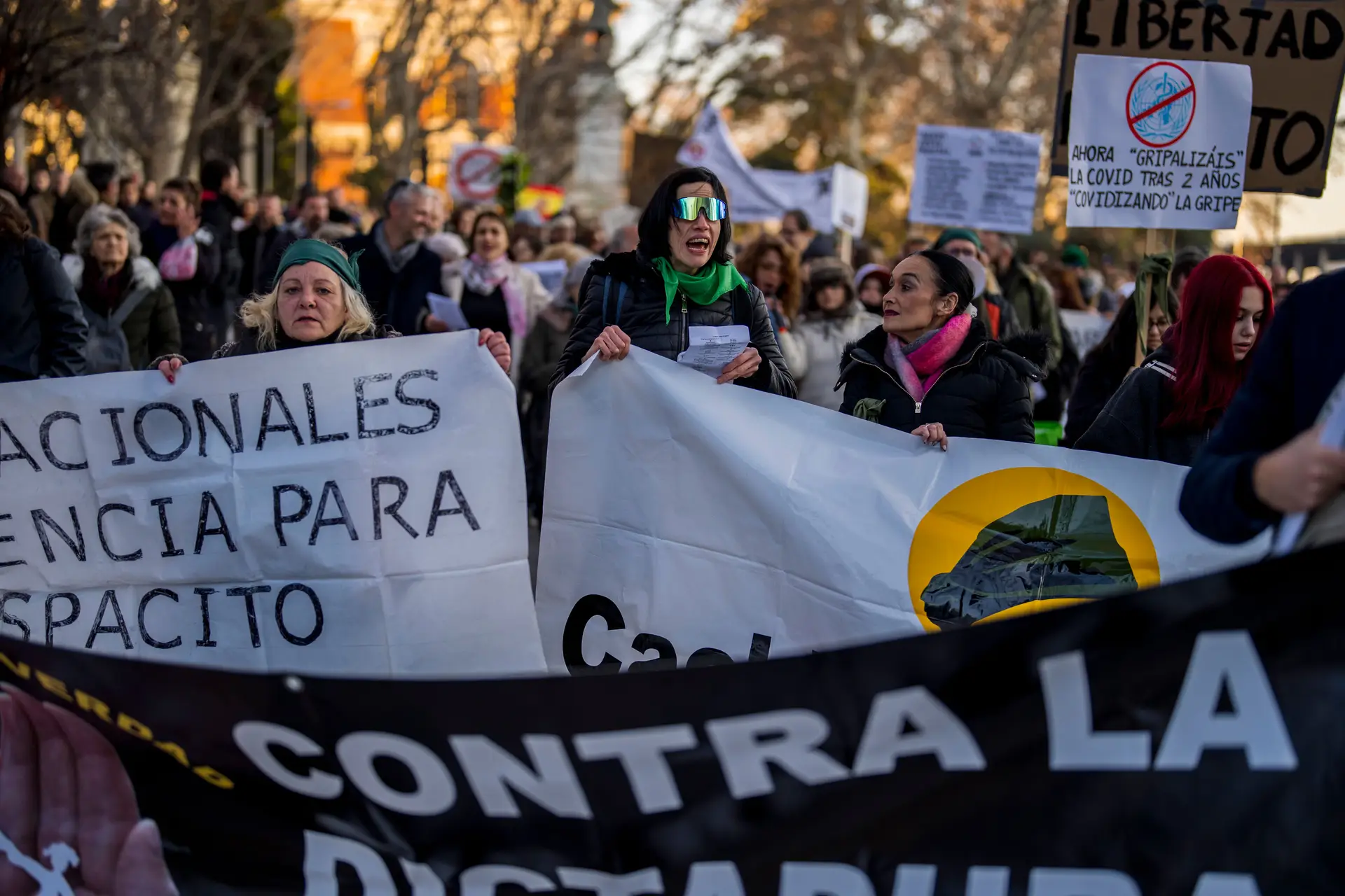 França tem novo dia de protestos contra passaporte da vacina