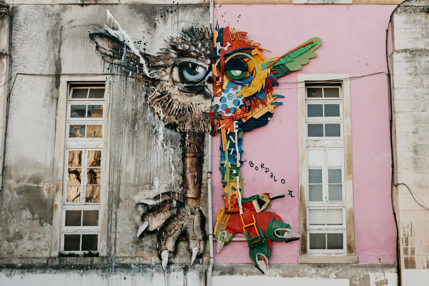“Coruja de pernas altas”: obra de Bordalo II decora Universidade de Coimbra