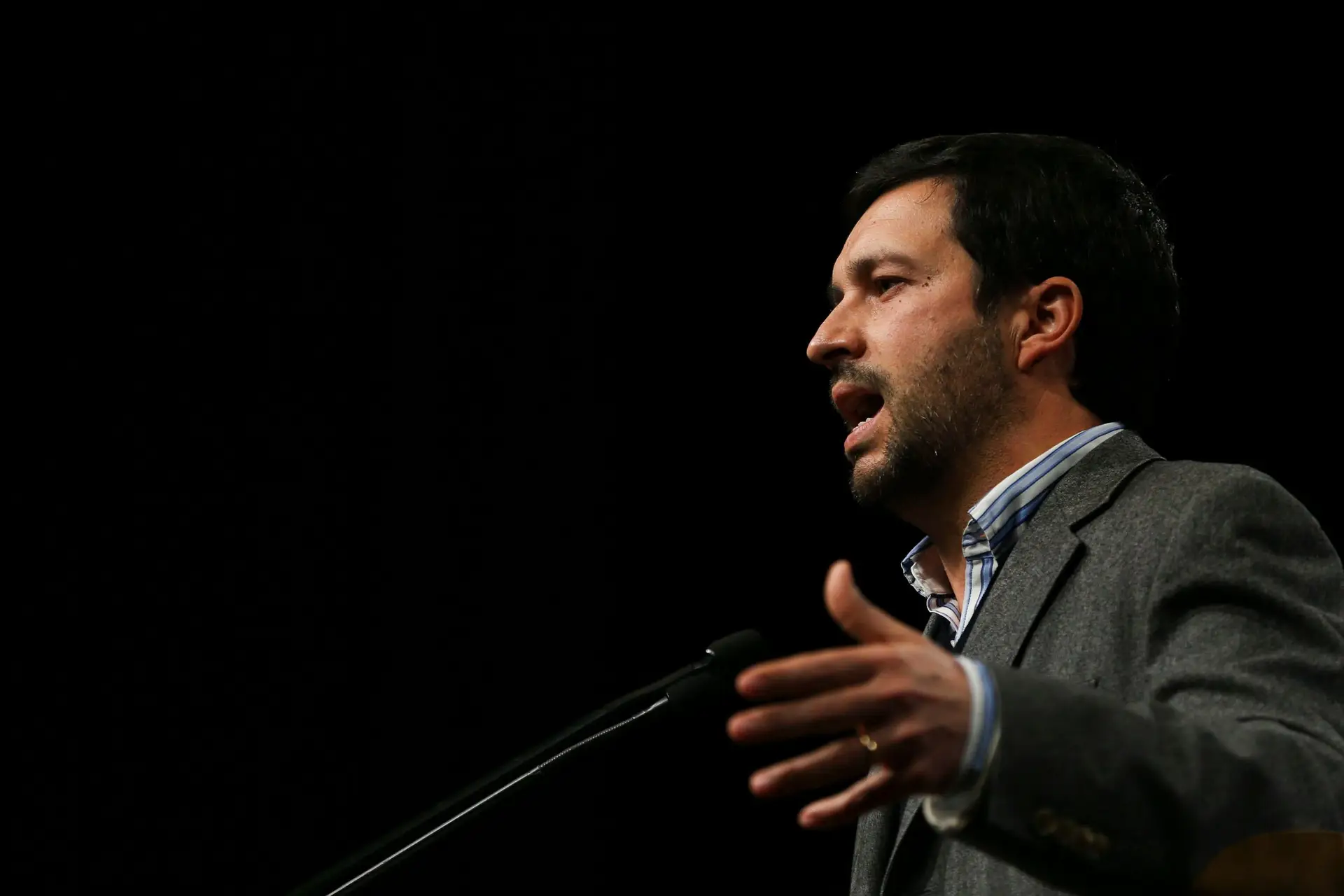 Legislativas: Rio “não faz ideia” de como funciona voto antecipado, diz João Ferreira
