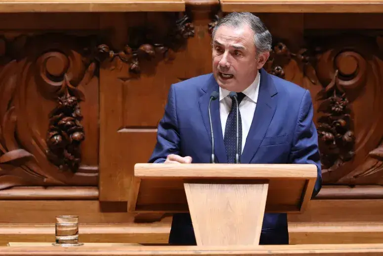 Legislativas: secretário-geral do PSD convicto da sua absolvição no caso das “falsas presenças” no Parlamento