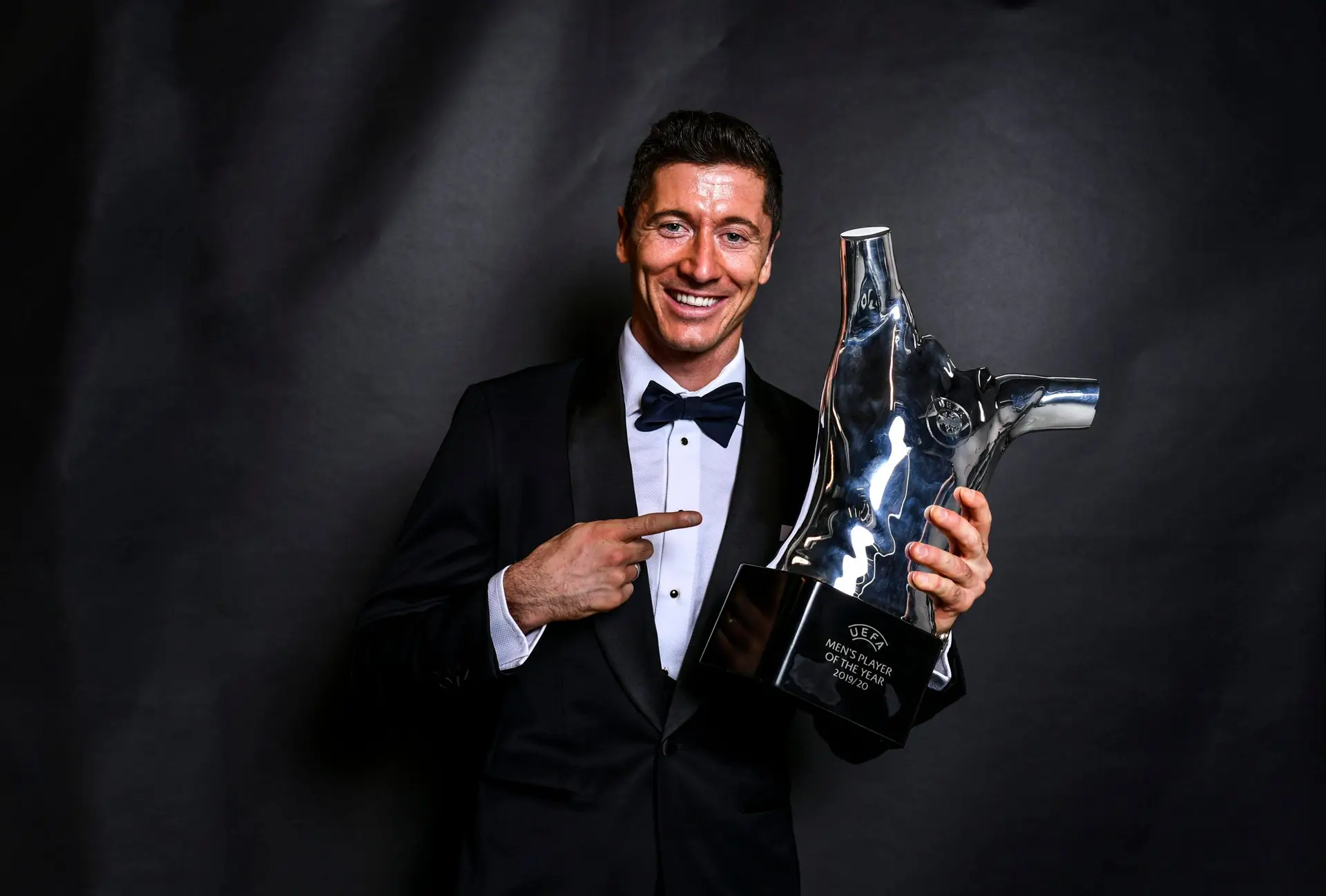 Lewandowski vence o Fifa The Best e é eleito o melhor jogador do