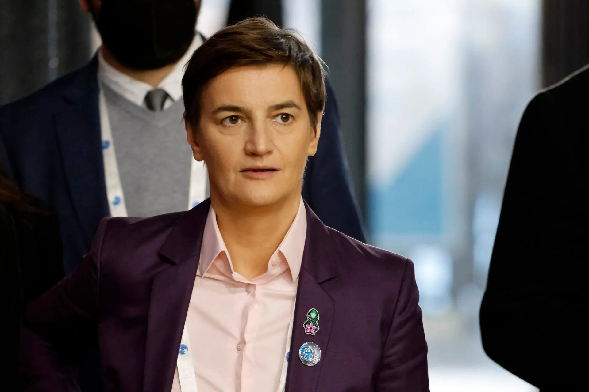 “Djokovic viajou meio mundo para lhe cancelarem o visto”: primeira-ministra sérvia fala em deportação “desprovida de sentido”
