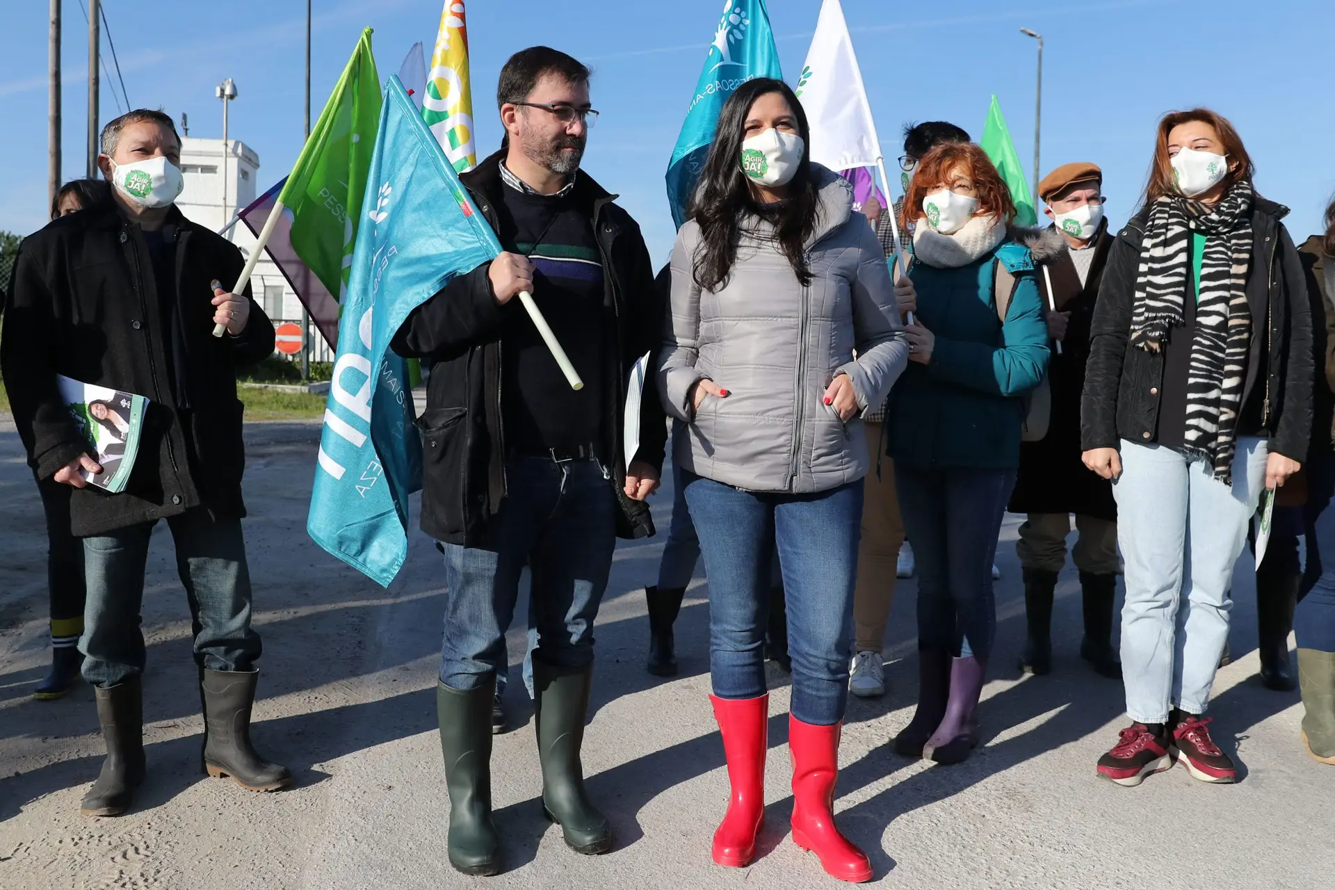 Legislativas: Inês Sousa Real calça galochas e avisa que aeroporto no Montijo vai “meter água”