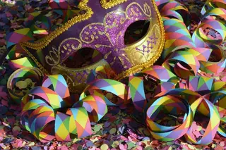 Chapéus usados por foliões do Carnaval de Ovar em exposição em São João da Madeira
