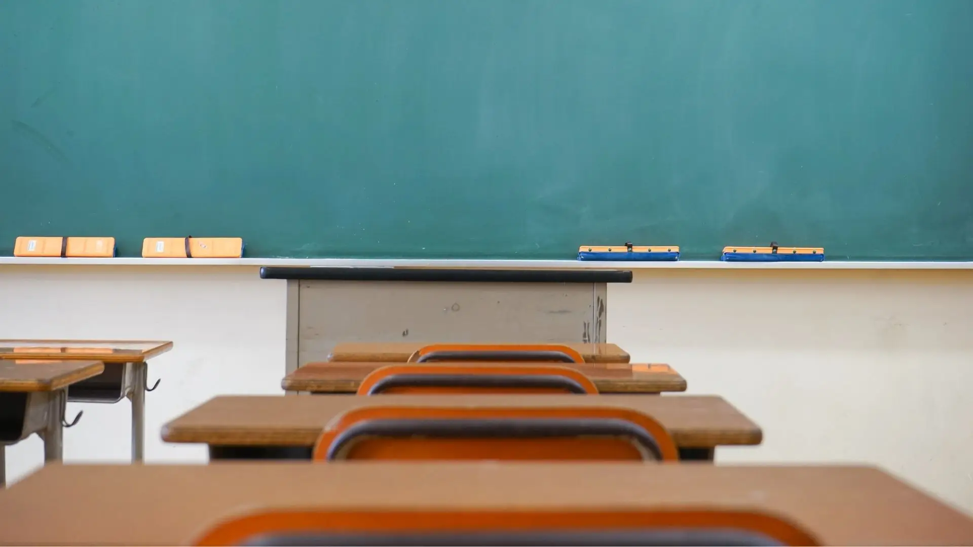 Covid-19: mais de 100 mil crianças e jovens isolados desde que recomeçaram as aulas