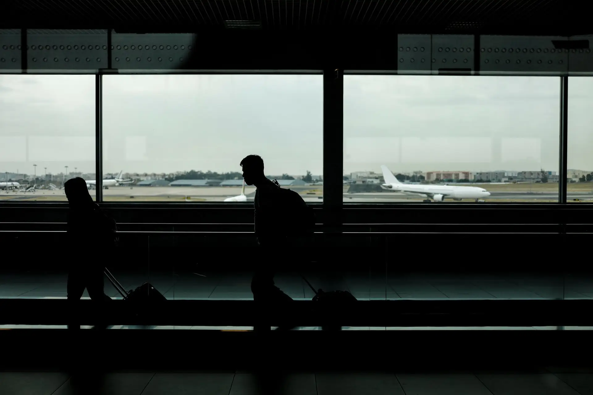 MAI recomenda inspetor em permanência no centro do SEF no aeroporto de Lisboa