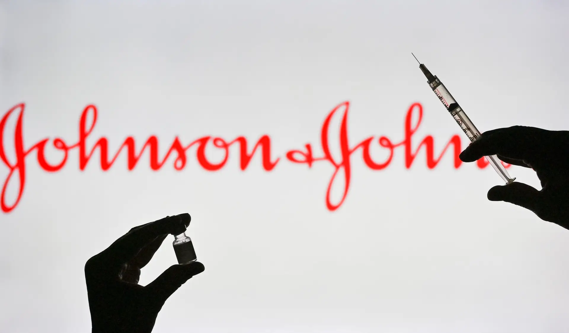 Covid-19: vacina rende 2,1 mil milhões de euros à Johnson & Johnson e faz disparar lucros