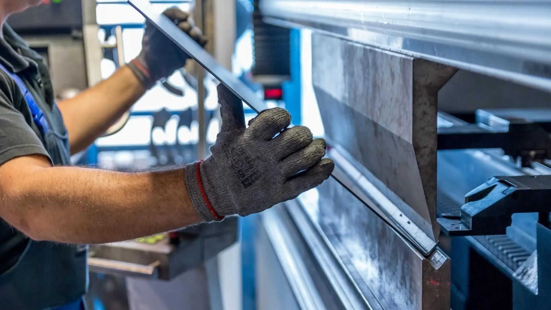 Covid-19: empresas obrigadas a fazer gestão da rotina laboral dia a dia