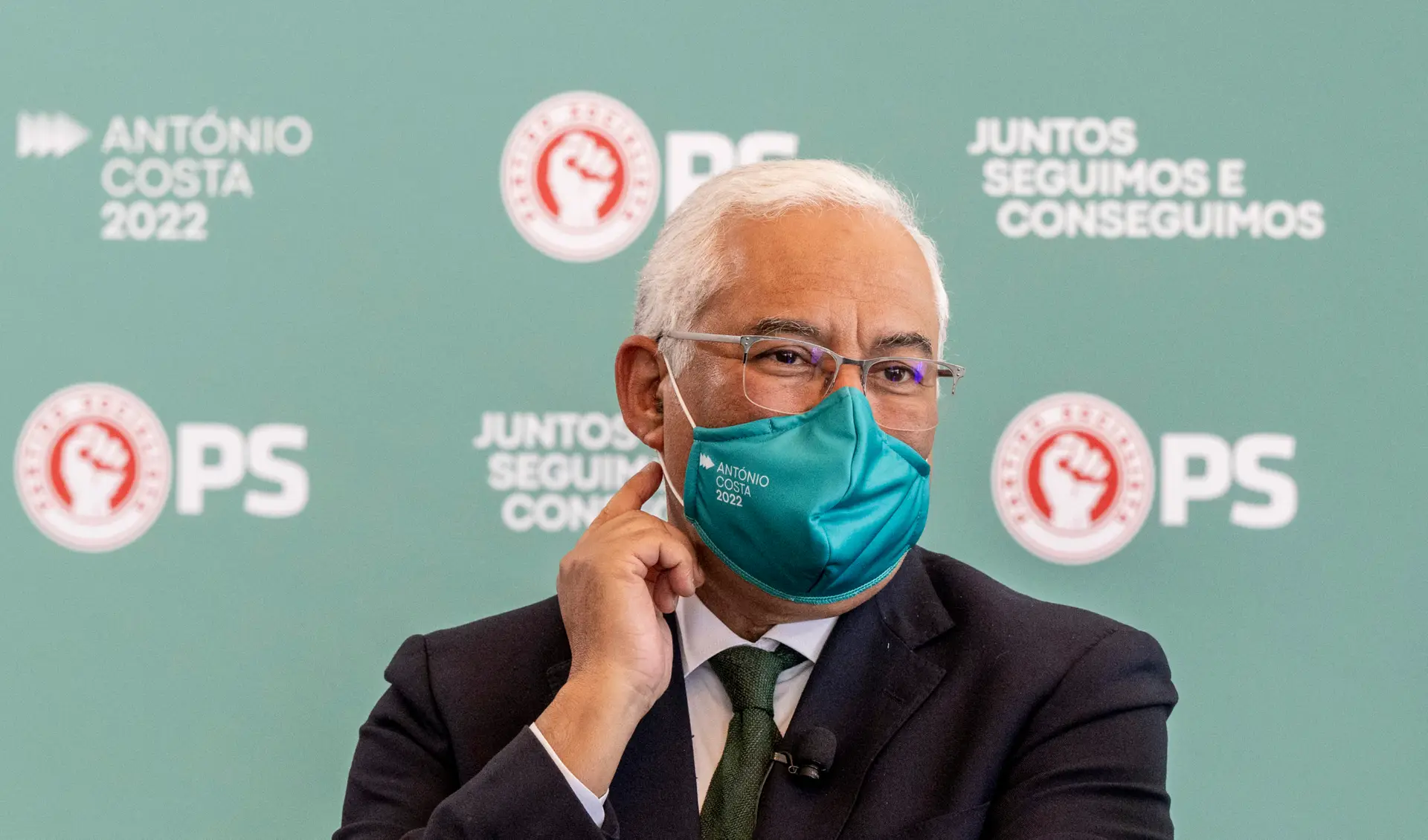 “Fizemos tudo bem? Seguramente que não. Mas lamento, nunca li nenhum manual de como se governa em tempo de pandemia”, afirma António Costa