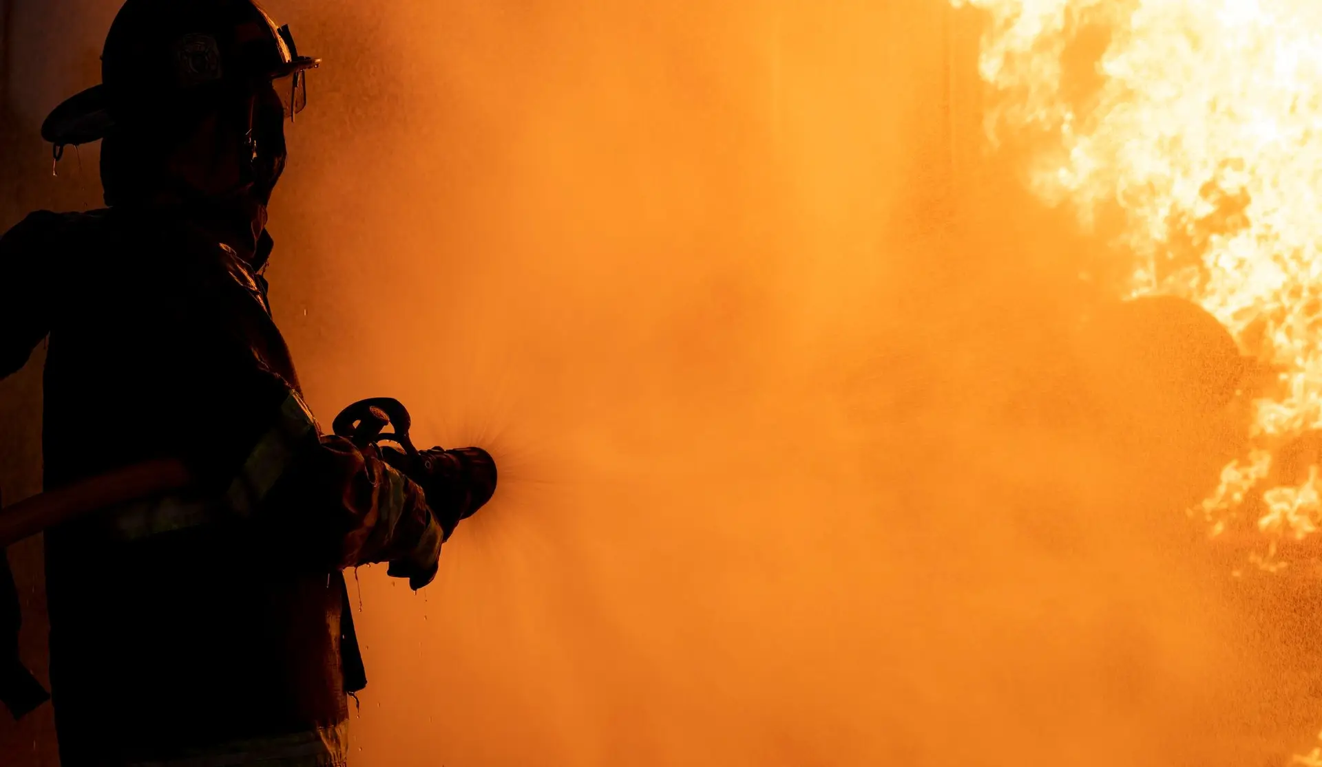 Incêndio destruiu parcialmente fábrica de resíduos têxteis na Covilhã