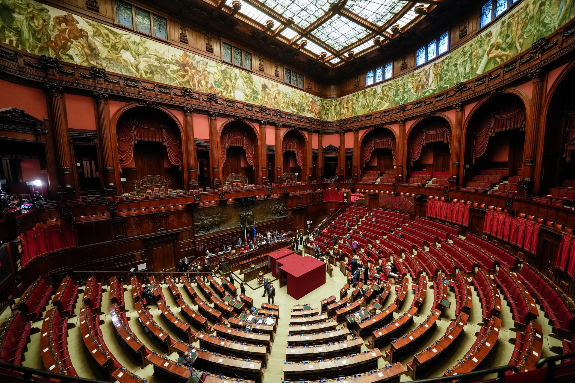 Esquerda italiana rejeita nomes propostos pela direita para chefe de Estado