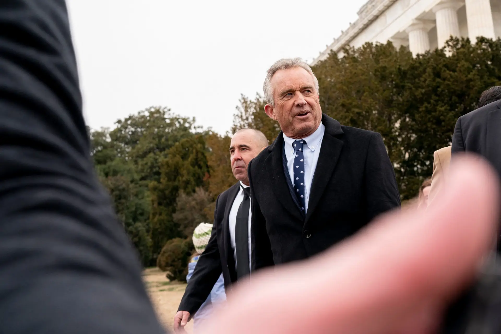 Robert F. Kennedy Jr. pede desculpa após usar Anne Frank em discurso anti-vacinas