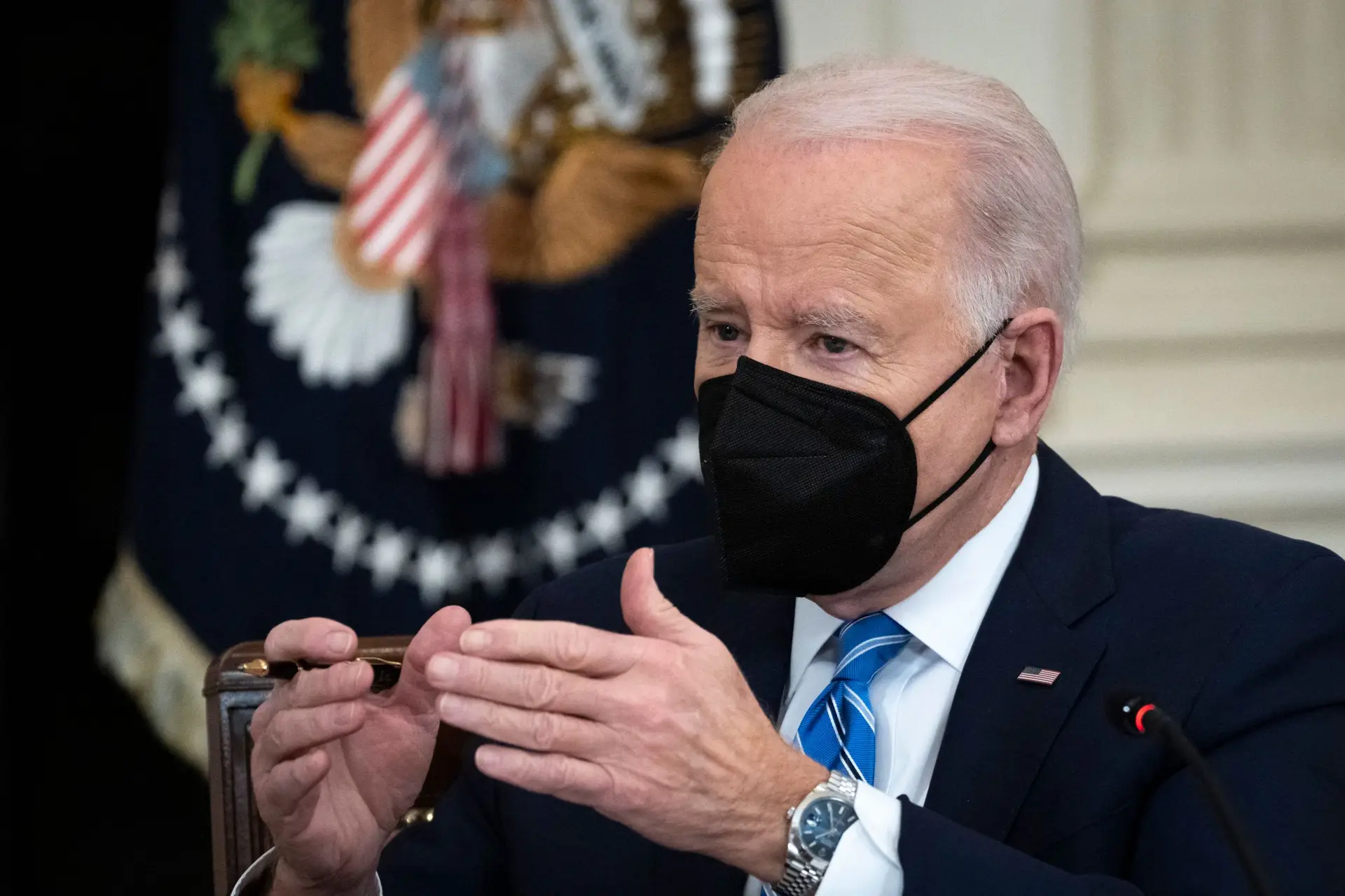 Joe Biden assina ordem para tornar assédio sexual nas Forças Armadas norte- americanas crime militar - SIC Notícias