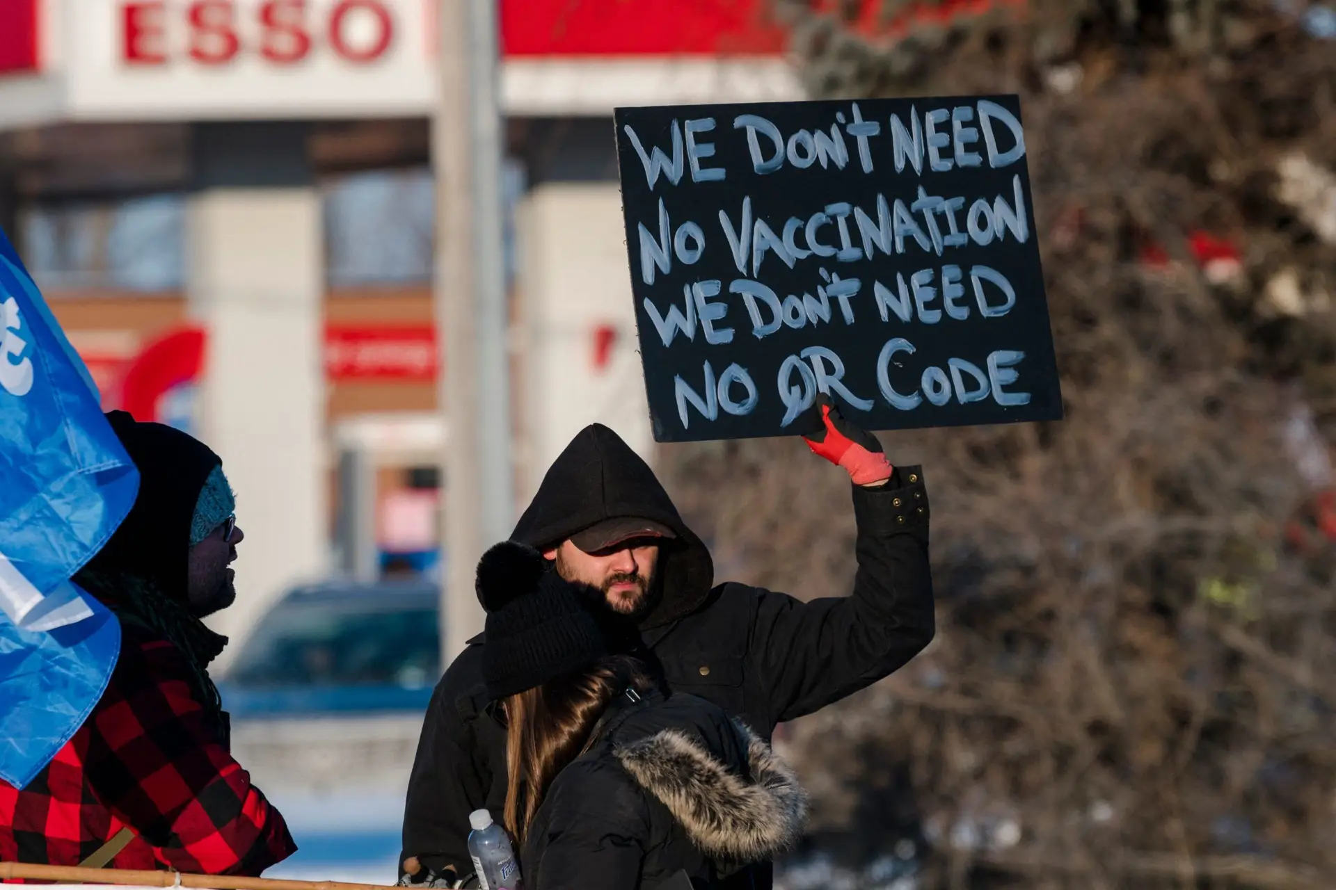 Covid-19: restrições e vacinação obrigatória geram protestos por todo o mundo