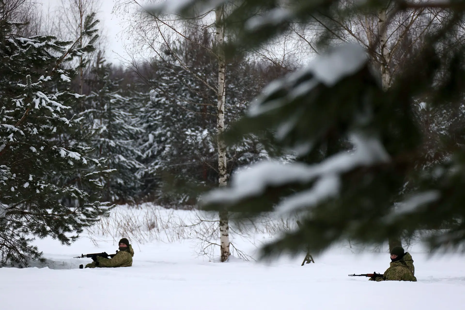 Rússia anuncia conclusão de exercícios das suas tropas no distrito militar oeste
