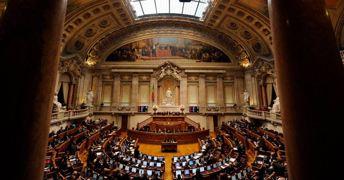 Parlamento chumba regresso do IVA Zero nos alimentos e redução do IVA sobre combustíveis