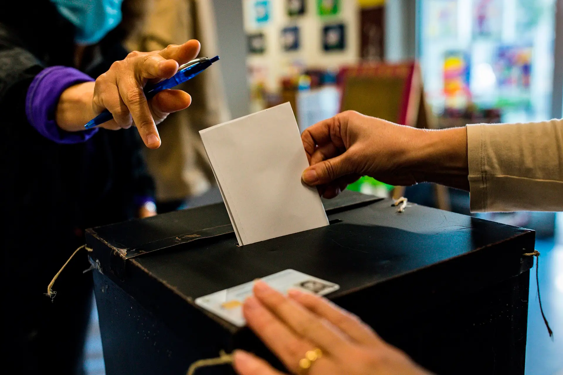 Mesas de voto abriram às 08:00 em Portugal Continental e na Madeira