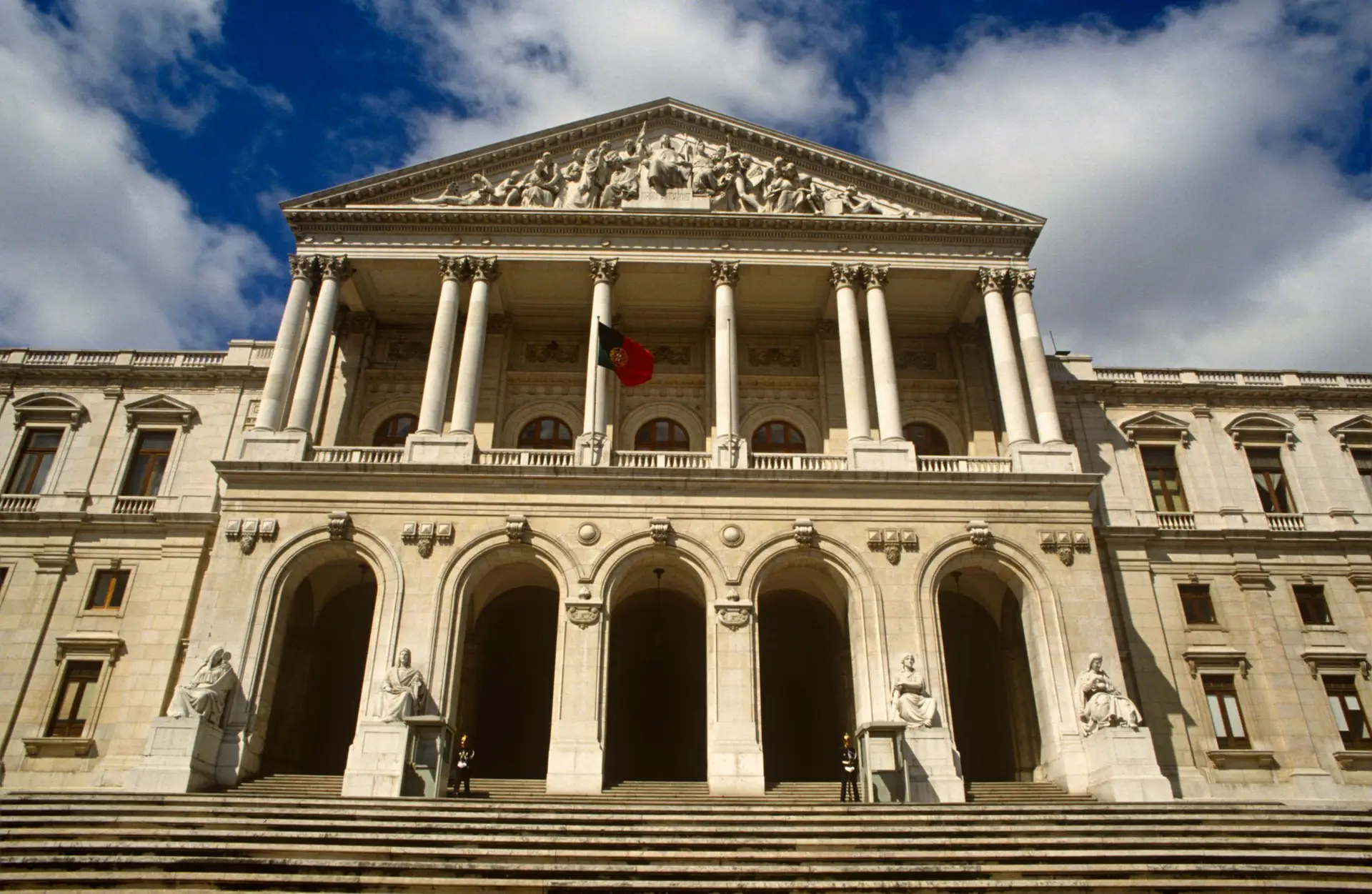 Site do Parlamento indisponível após ataque informático