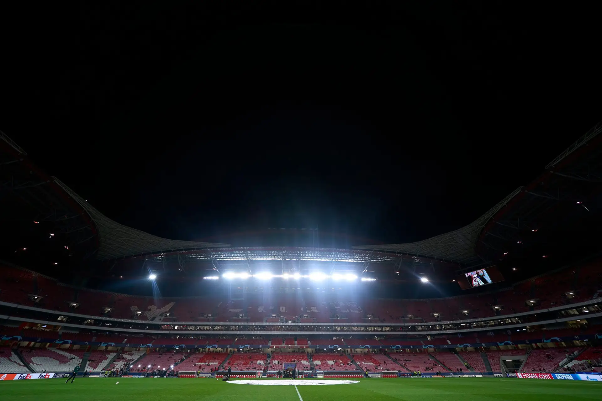 Benfica SAD anuncia fim de contactos com o empresário John Textor