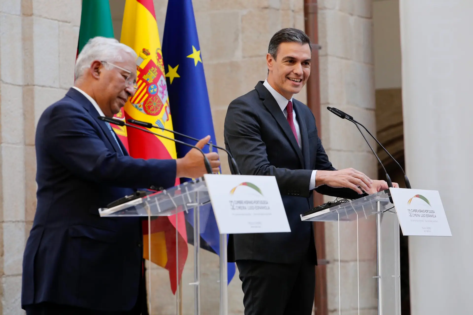 Legislativas: Pedro Sánchez felicita António Costa pela vitória