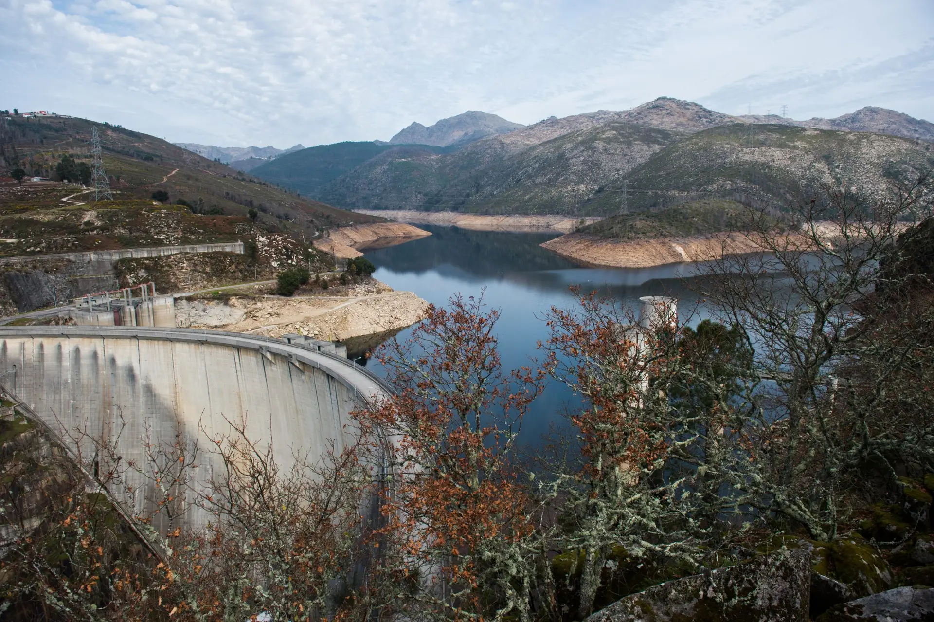 Seca causa interdição da produção de eletricidade na barragem do Alto Lindoso