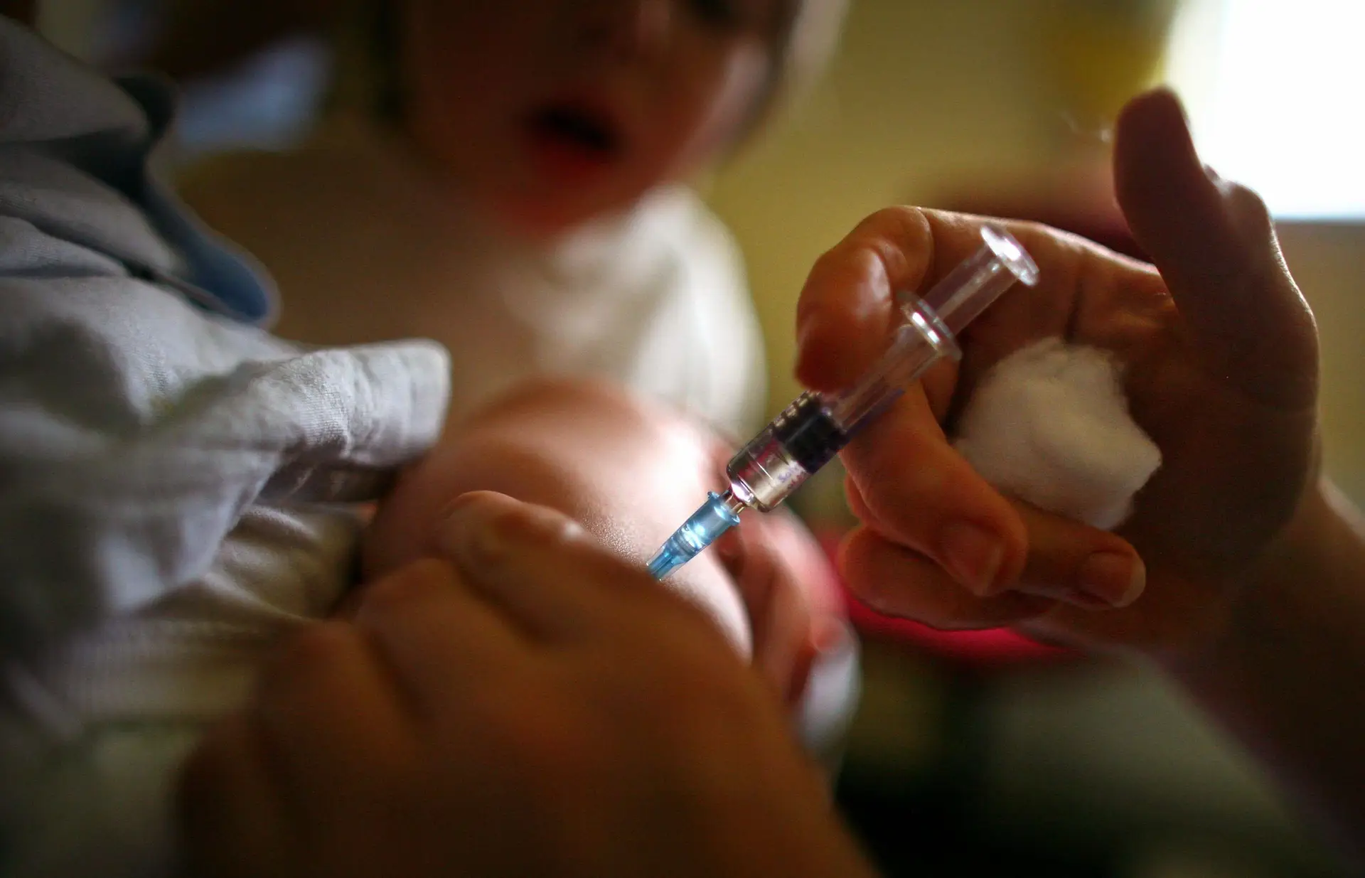 Covid-19: vacina da Pfizer para menores de cinco anos poderá estar disponível em fevereiro