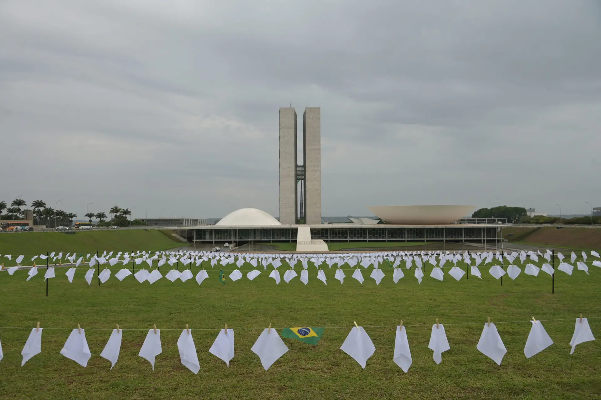 Brasil: bebé morre infetado com covid-19 enquanto aguardava internamento em UCI