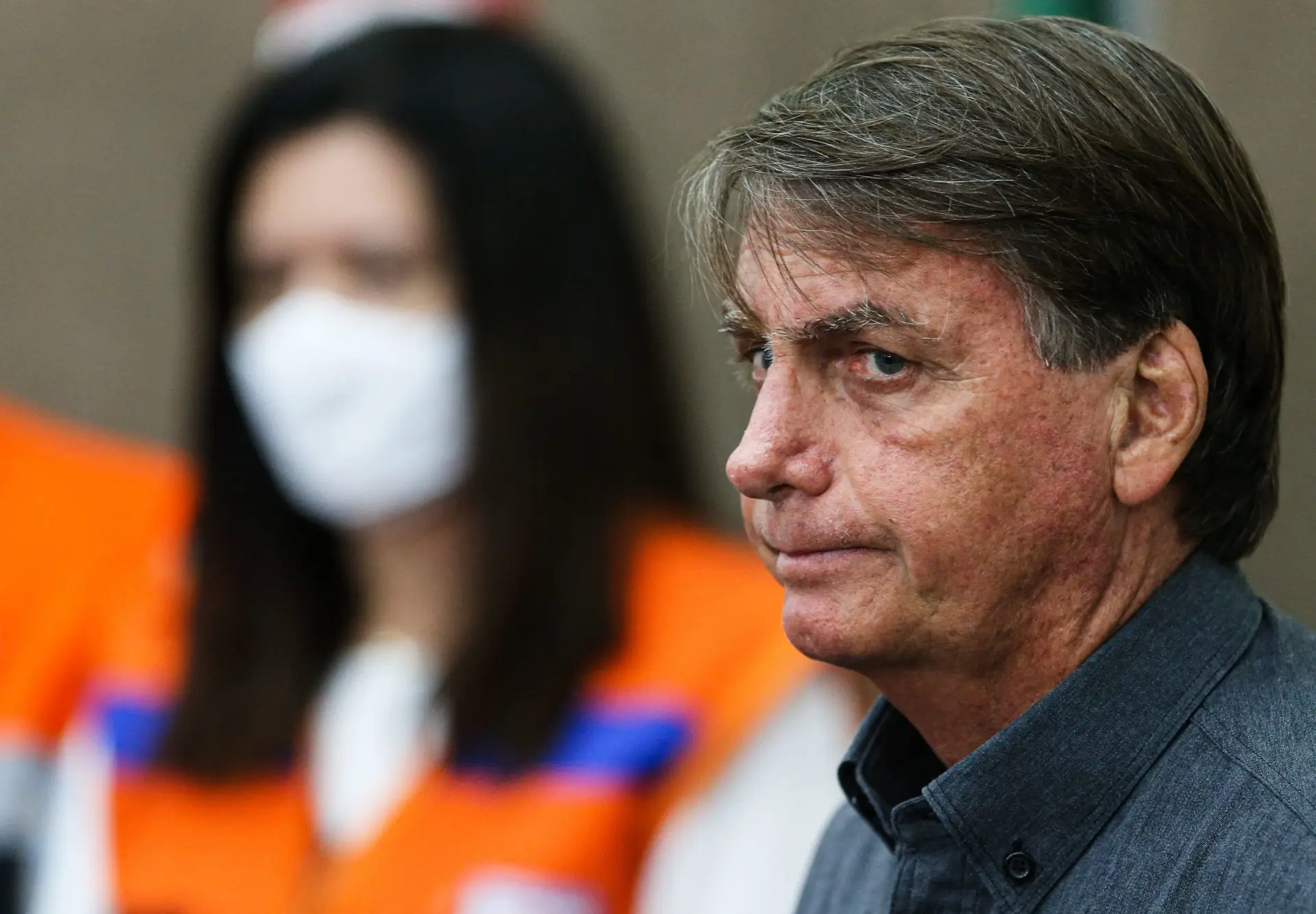 Jair Bolsonaro cometeu um crime ao divulgar documentos sigilosos