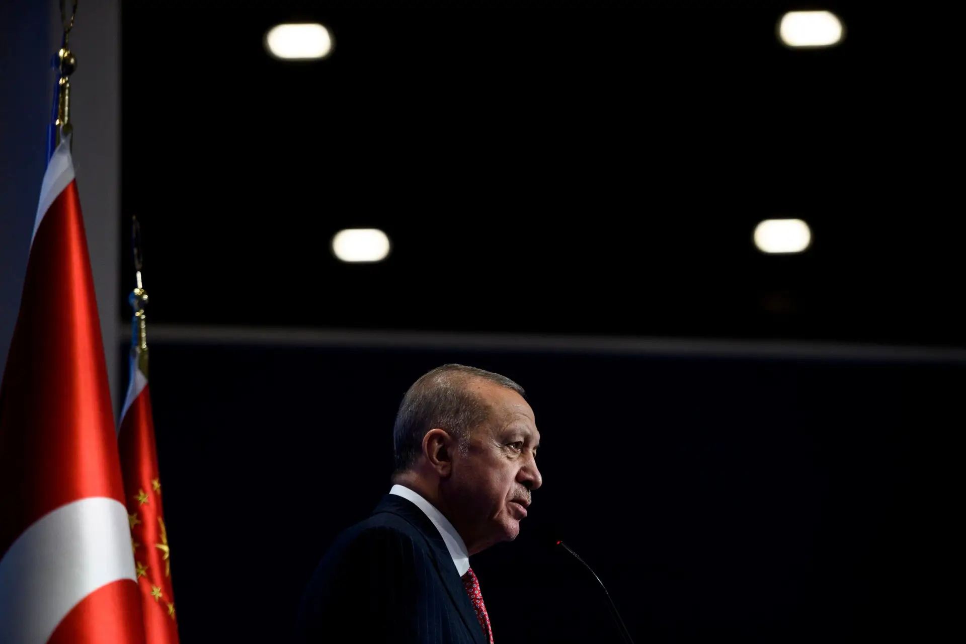 Erdogan volta a convidar Rússia e Ucrânia para conversações na Turquia