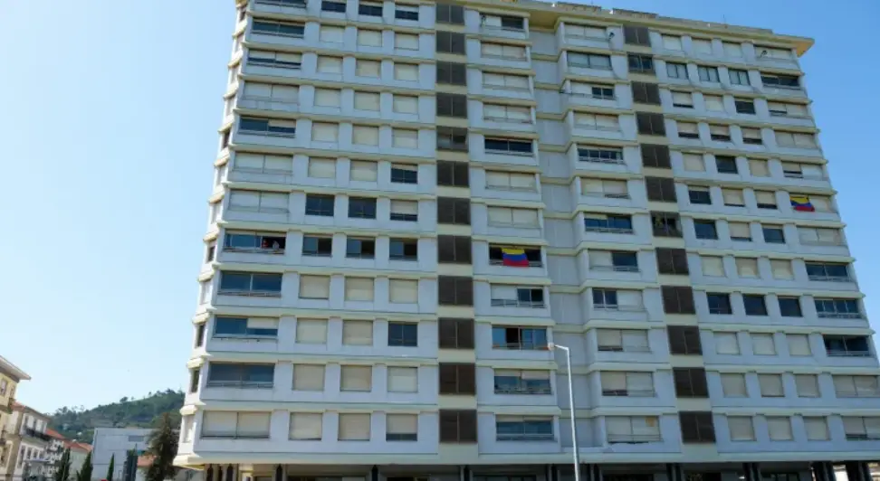 Material de desconstrução do prédio Coutinho reutilizado em novas obras