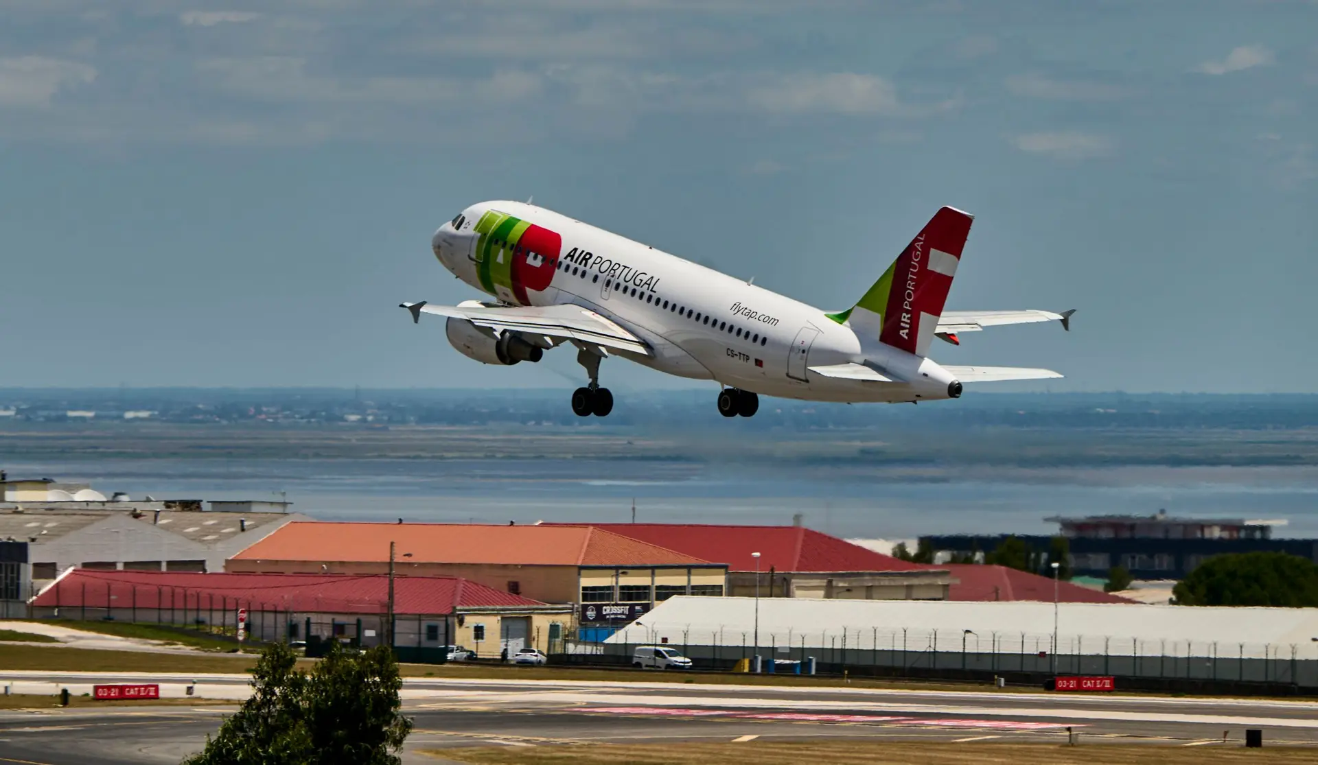 Covid-19: alívio das restrições cria confiança no aumento do turismo em Portugal