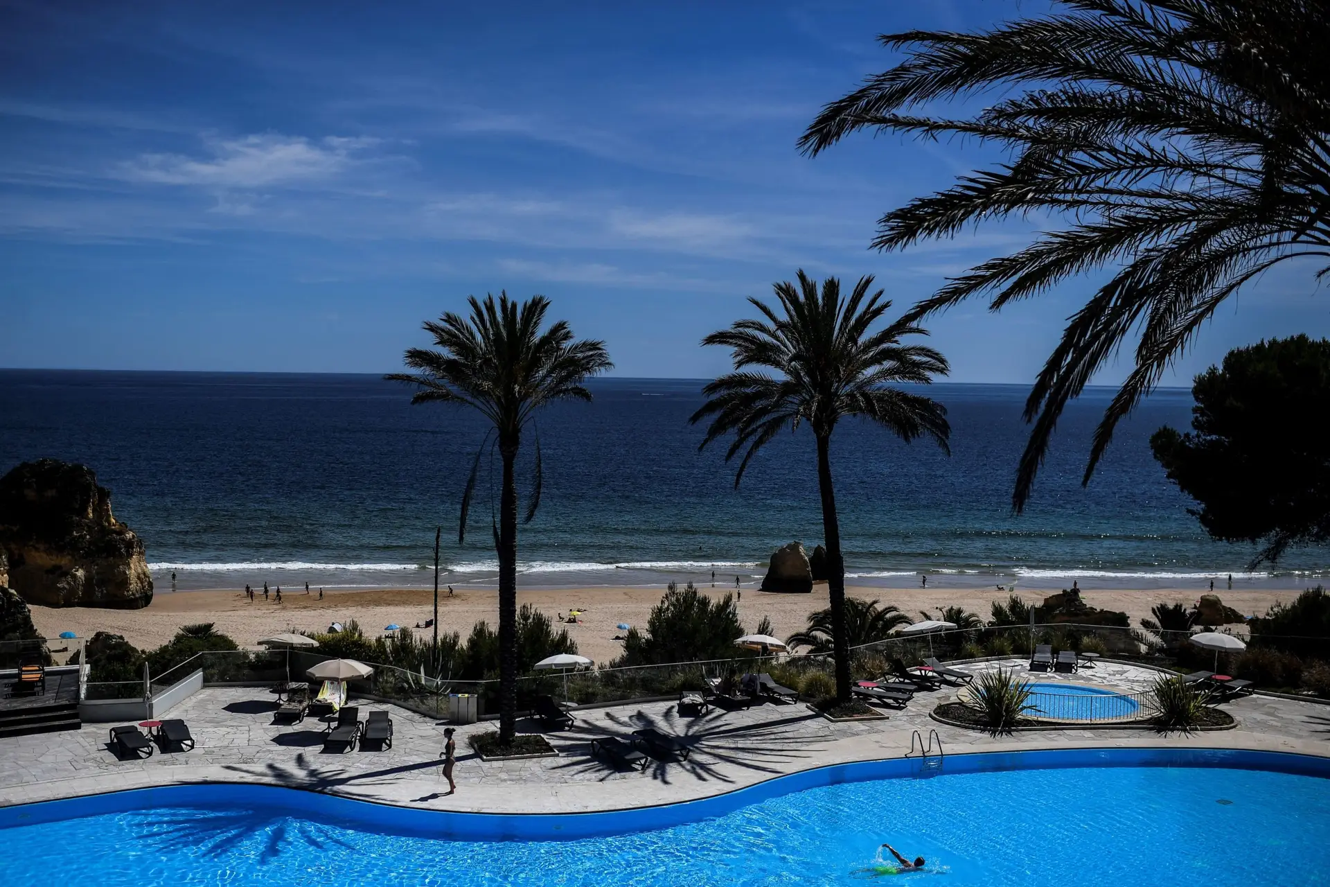 Covid-19: alívio de restrições com impacto positivo no turismo algarvio