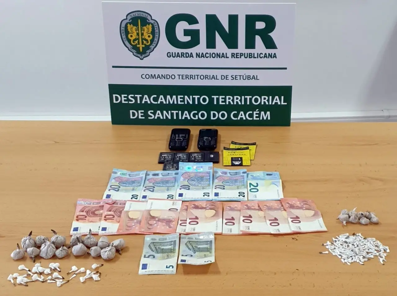 Detido suspeito de tráfico de droga com cerca de 900 doses em Santiago do Cacém