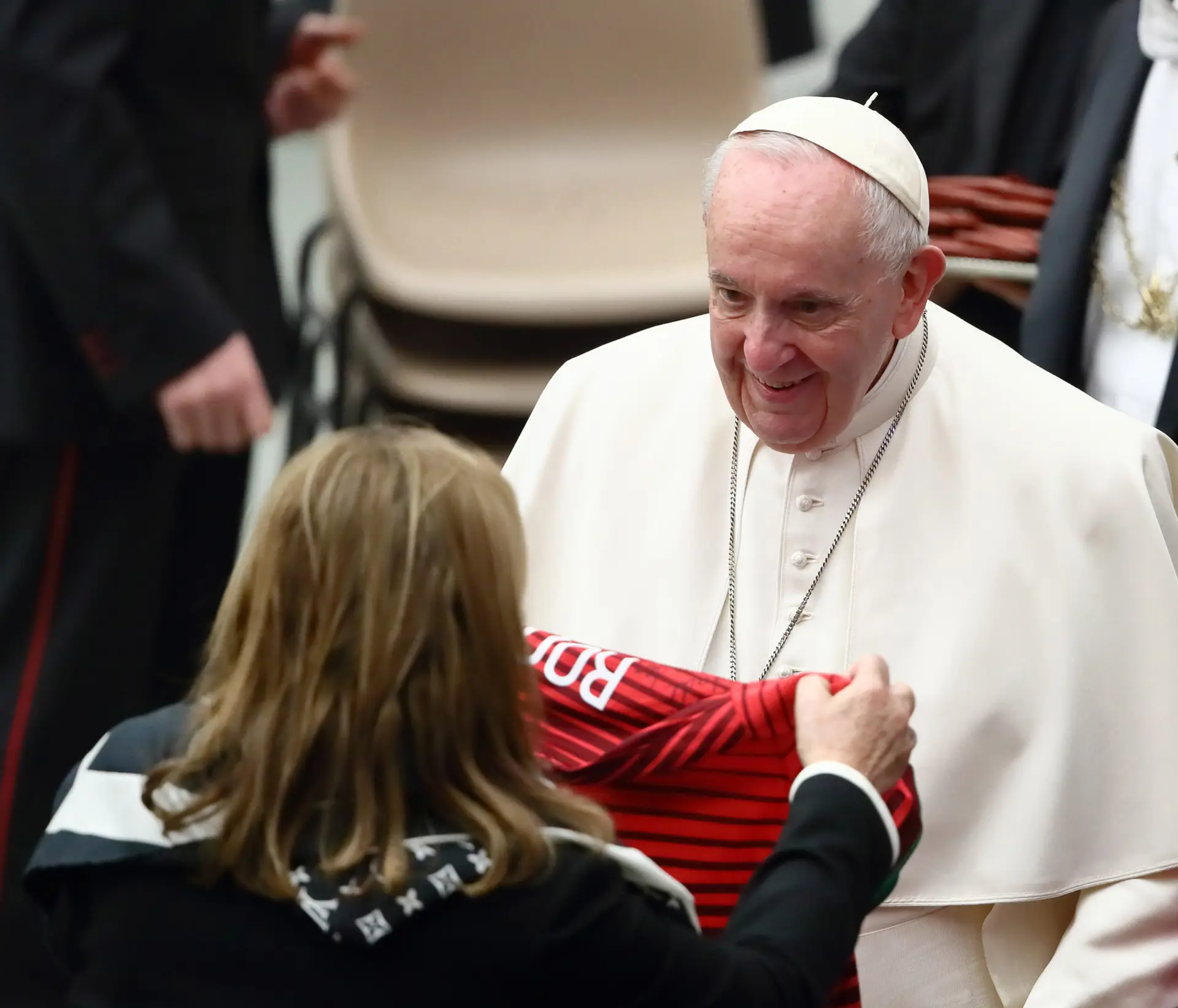 Dolores Aveiro no Vaticano para entregar camisola de Cristiano Ronaldo ao Papa Francisco