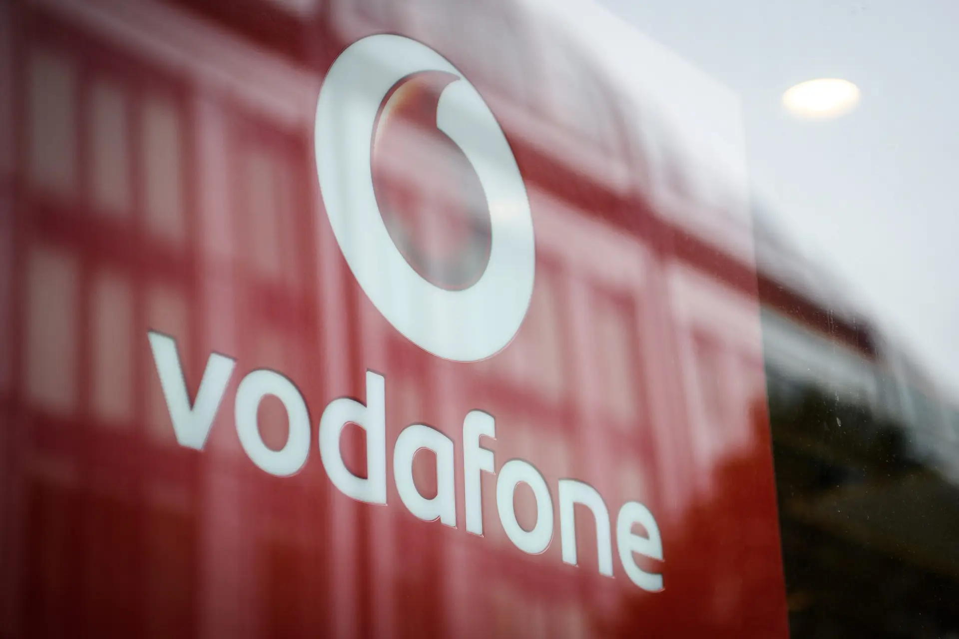 Ataque à Vodafone: primeiro-ministro está preocupado e apela a planos de segurança