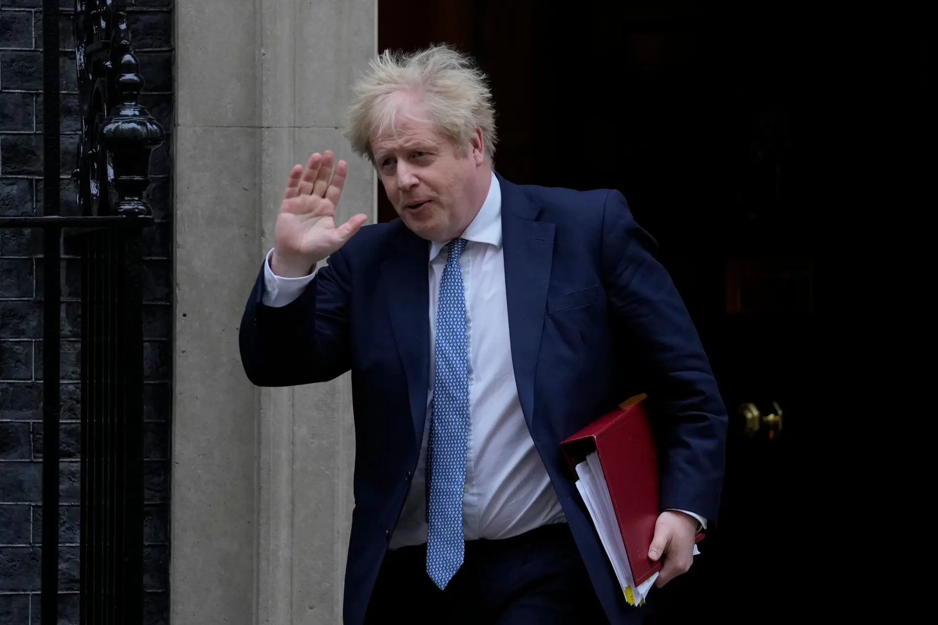 Polícia vai interrogar mais de 50 pessoas sobre festas em Downing Street
