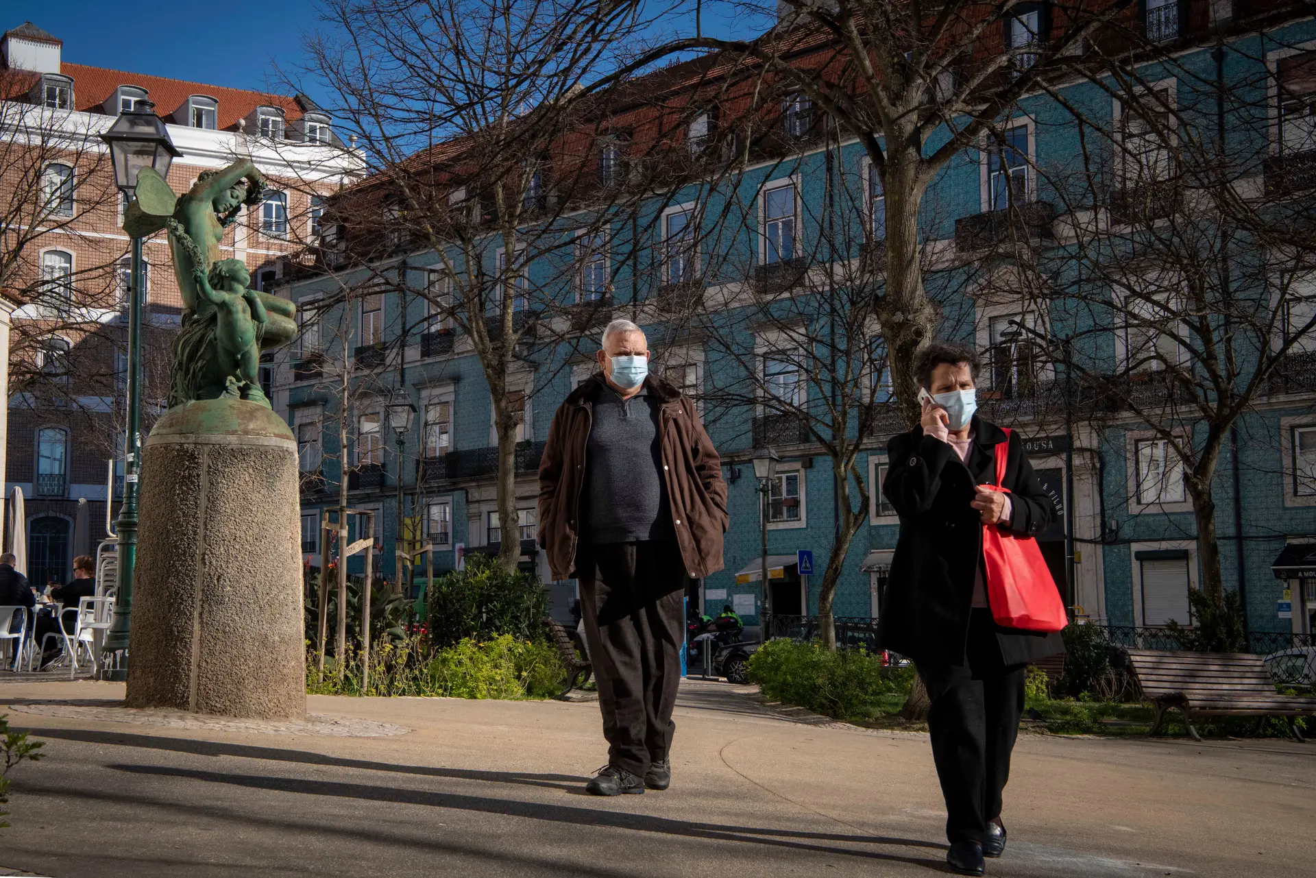Covid-19: “A máscara deixou sequelas graves na mentalidade das pessoas”