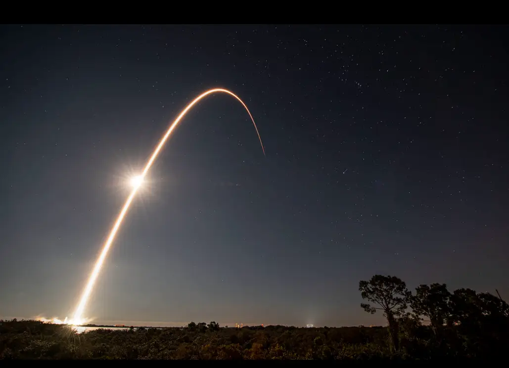 Tempestade solar destruiu 40 satélites da SpaceX lançados na semana passada