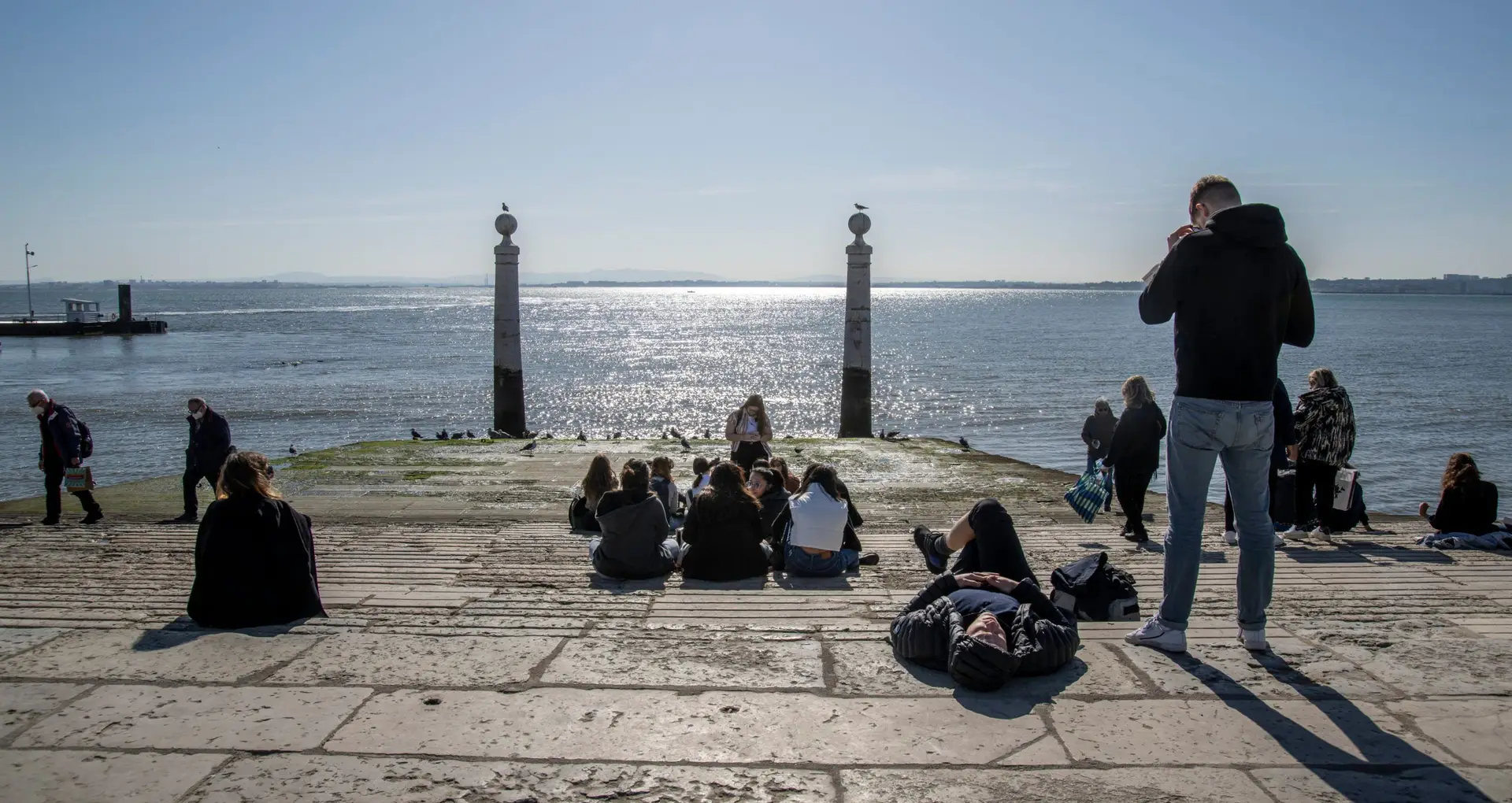 Fim de isolamento para assintomáticos é possível, mas máscara e distanciamento não devem ser descartados