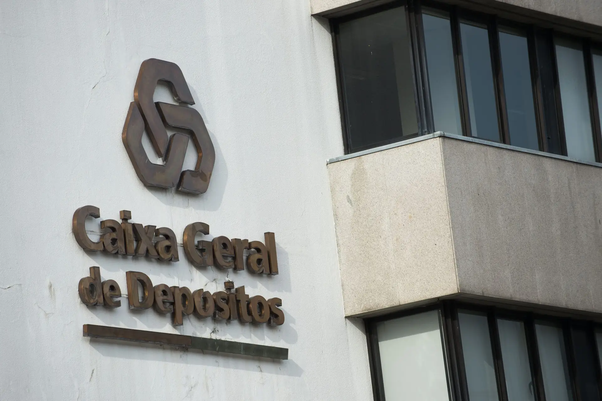 Antigo bancário da CGD condenado por roubar mais de um milhão de euros a clientes