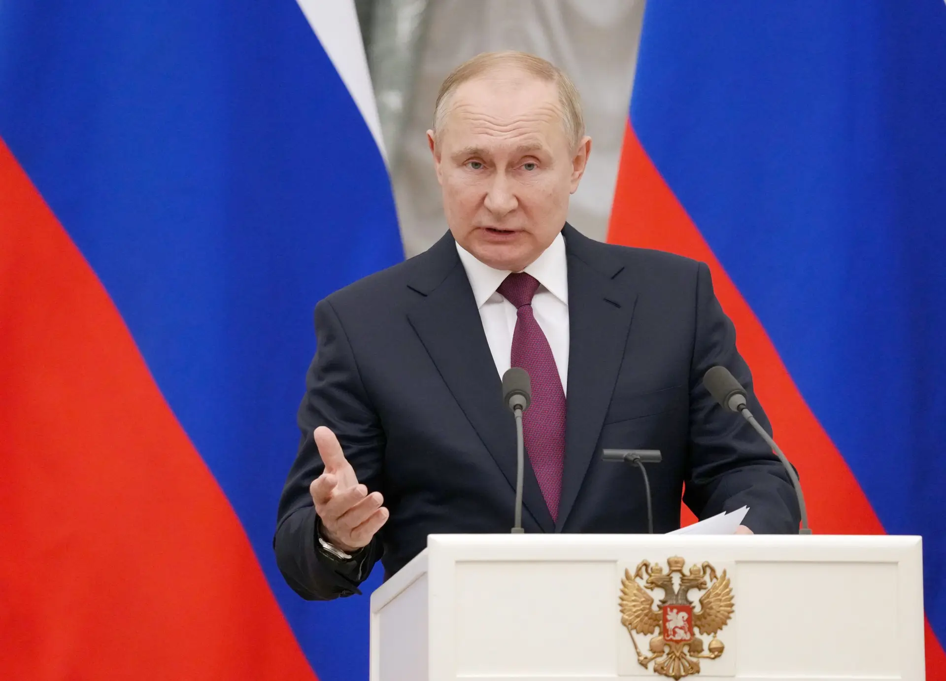 Ucrânia: Rússia disponível para conversar com EUA e NATO sobre limites, diz Putin
