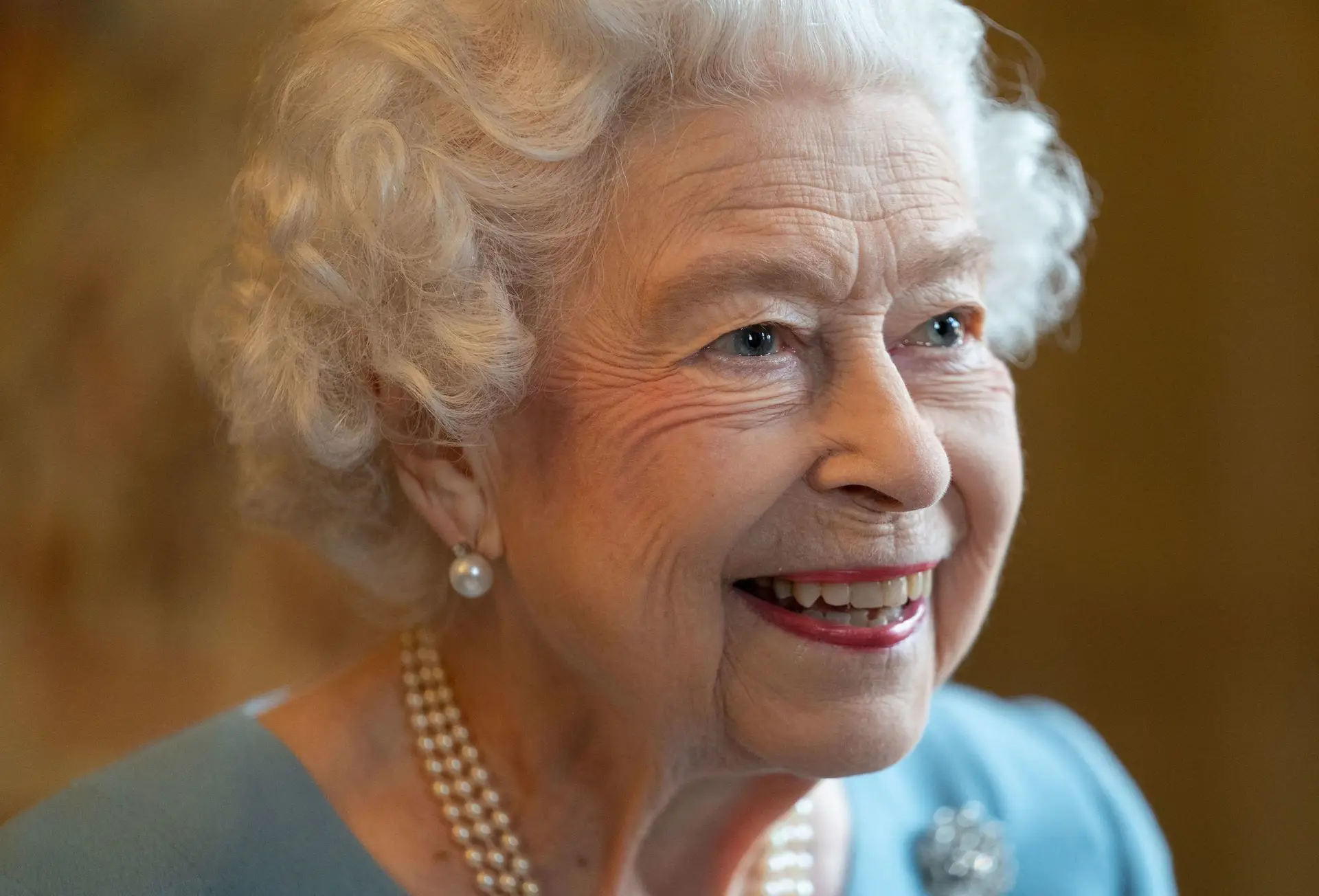 Covid-19: Rainha Isabel II retoma eventos públicos apesar das dúvidas sobre a sua saúde