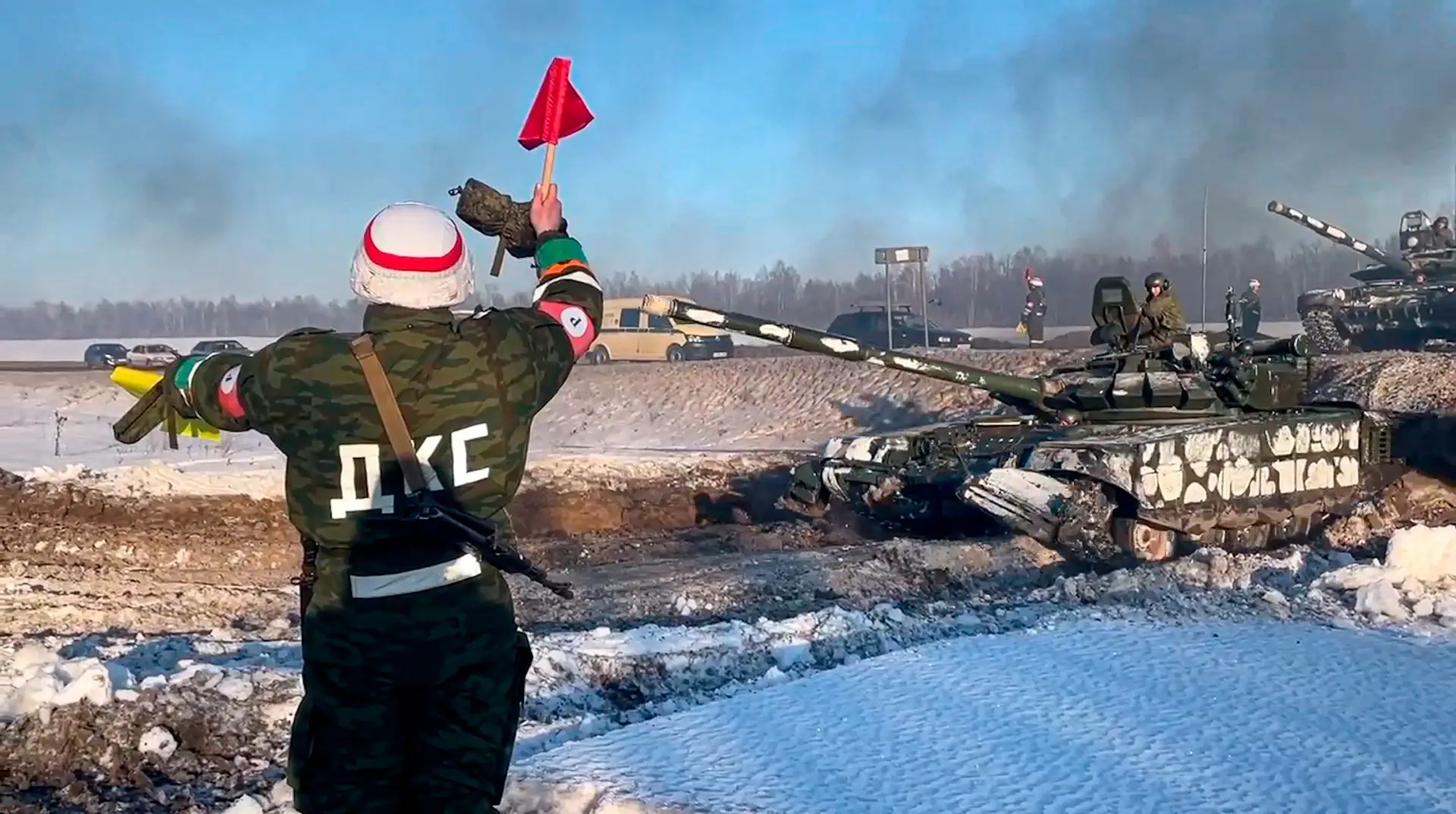 Rússia divulga imagens da retirada de tropas da fronteira com a Ucrânia