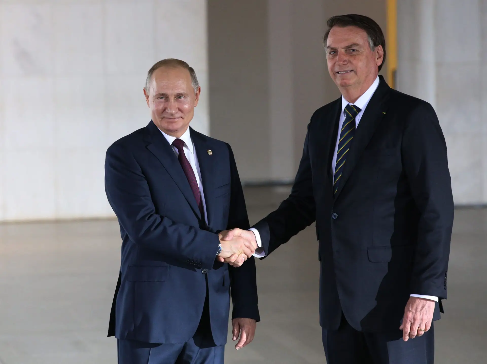 Bolsonaro em Moscovo resulta num acordo de cooperação económica entre Rússia e Brasil