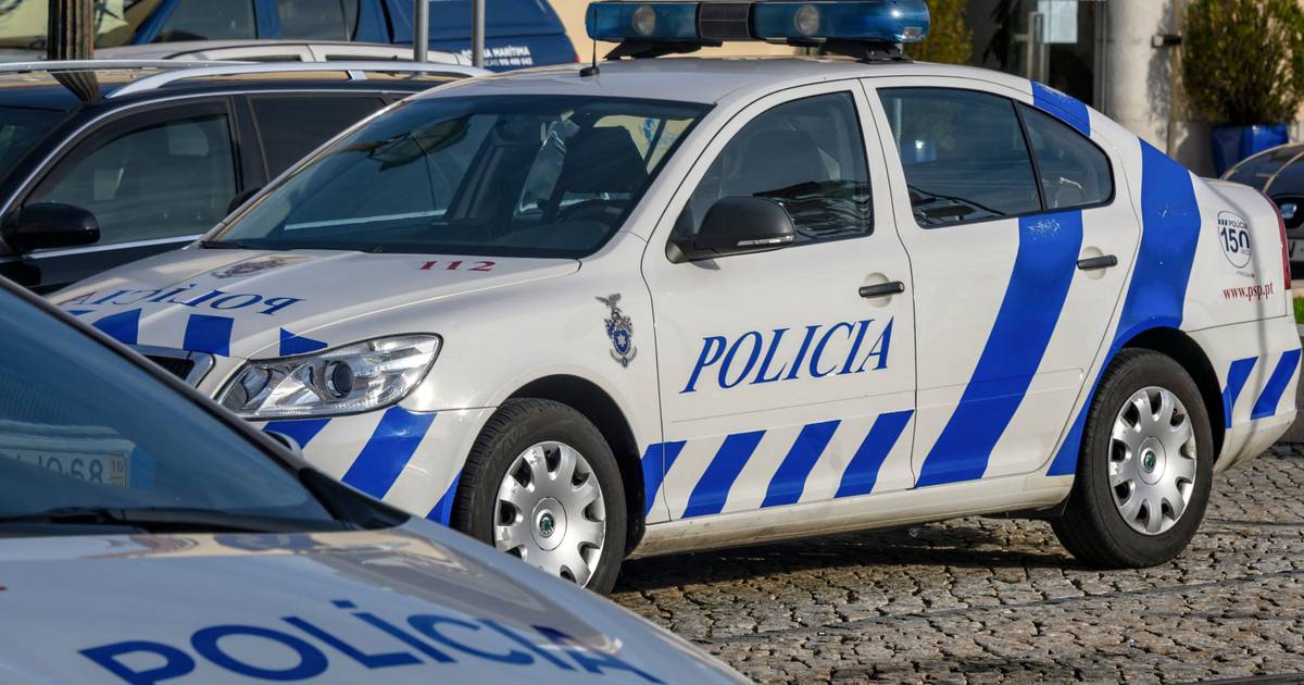 Condutor foge após ordem de paragem e provoca acidente com carro da PSP