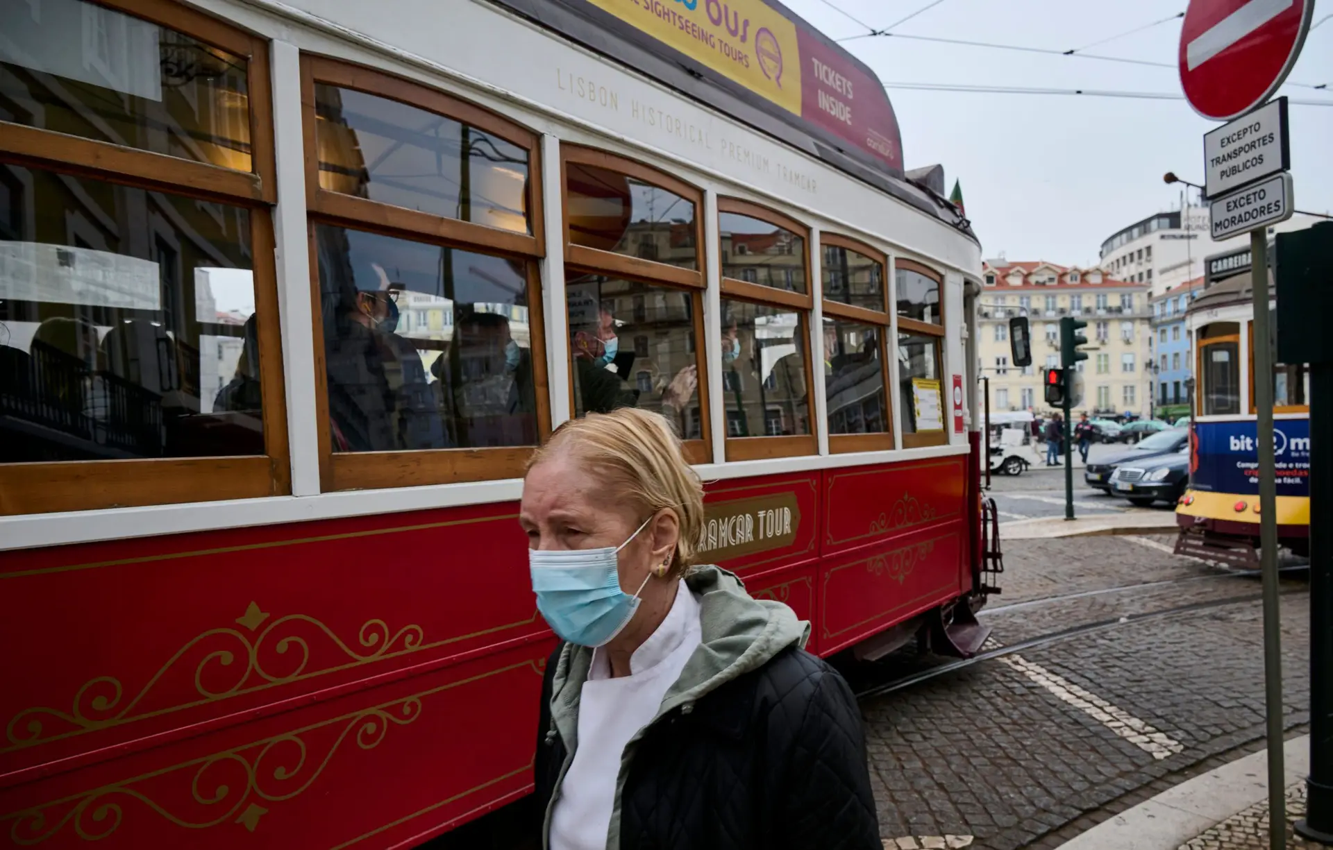 Portugal reporta mais 16.488 novas infeções e 42 mortes devido à covid-19