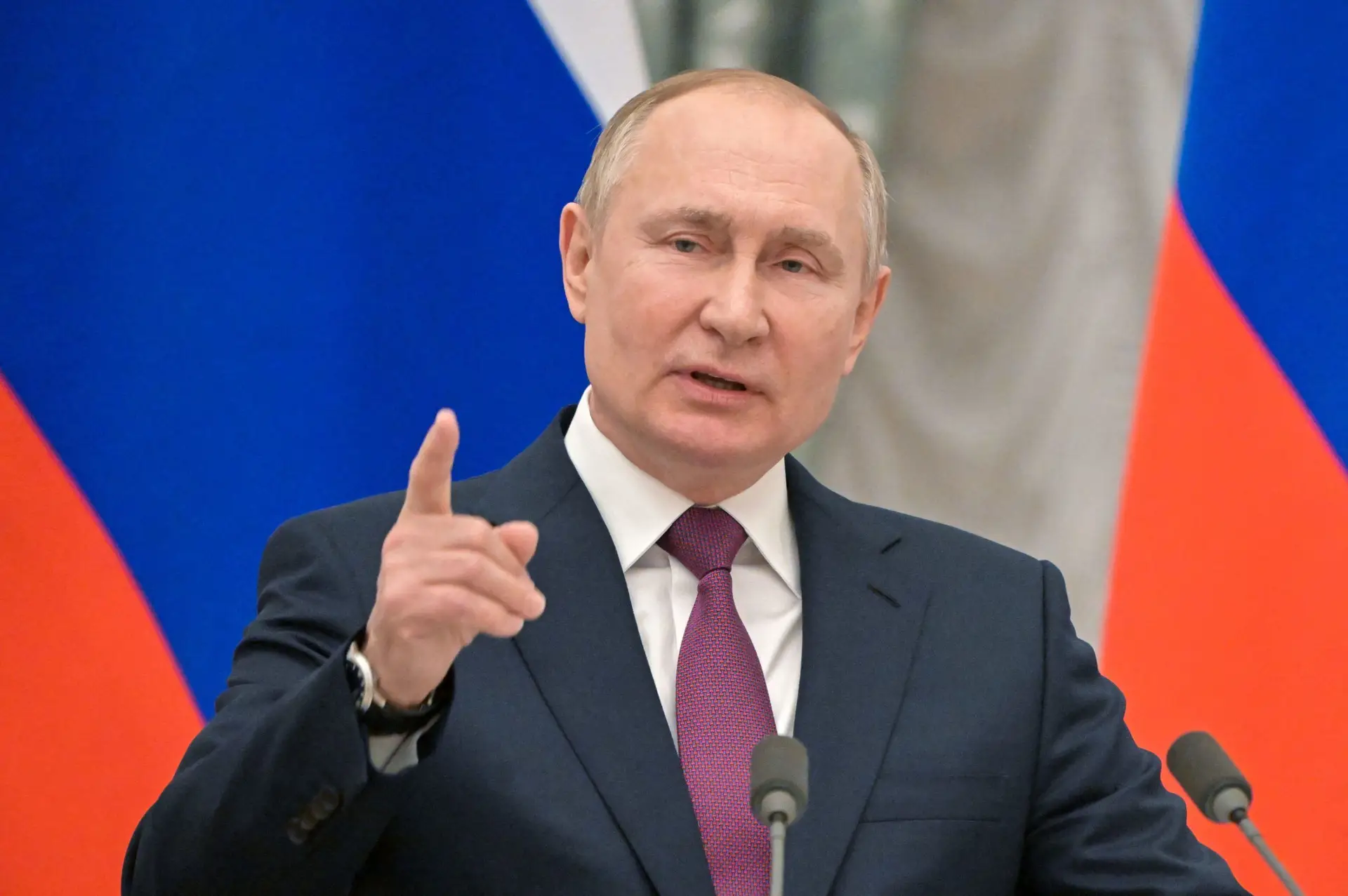 Ucrânia: Putin lamenta “agravamento” da crise em Donbass